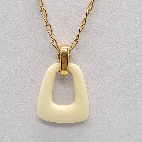 Trifari Mid Century Gold Tone Chain Necklace With Cream Enamel Pendant 16 Inches - Picture 2 of 6